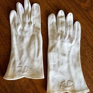 Vintage 1950 - 60s White Formal Cotton Women's Gloves Bow Appliqué 8 ½" x 3 ½"